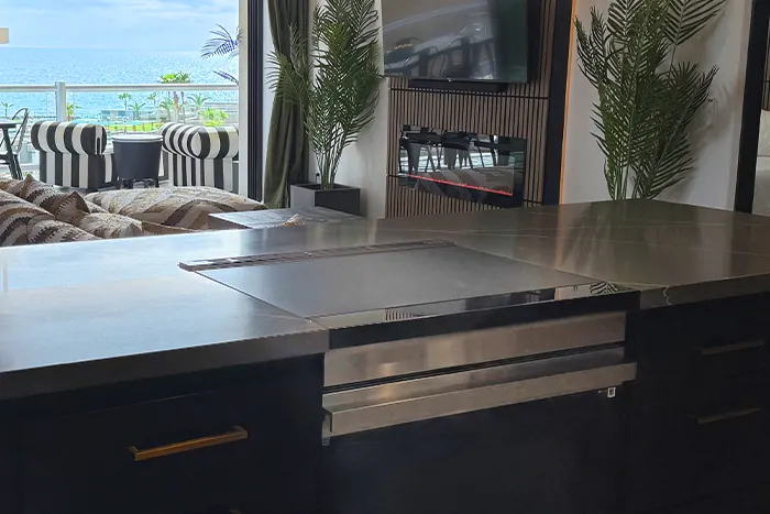 Induction cooktop in the Rubi 208 kitchen